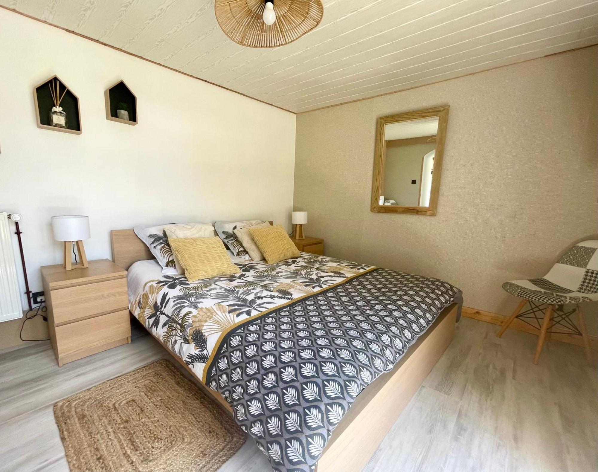 Le Petit Roquet Hotel Saint-Lazare Екстериор снимка
