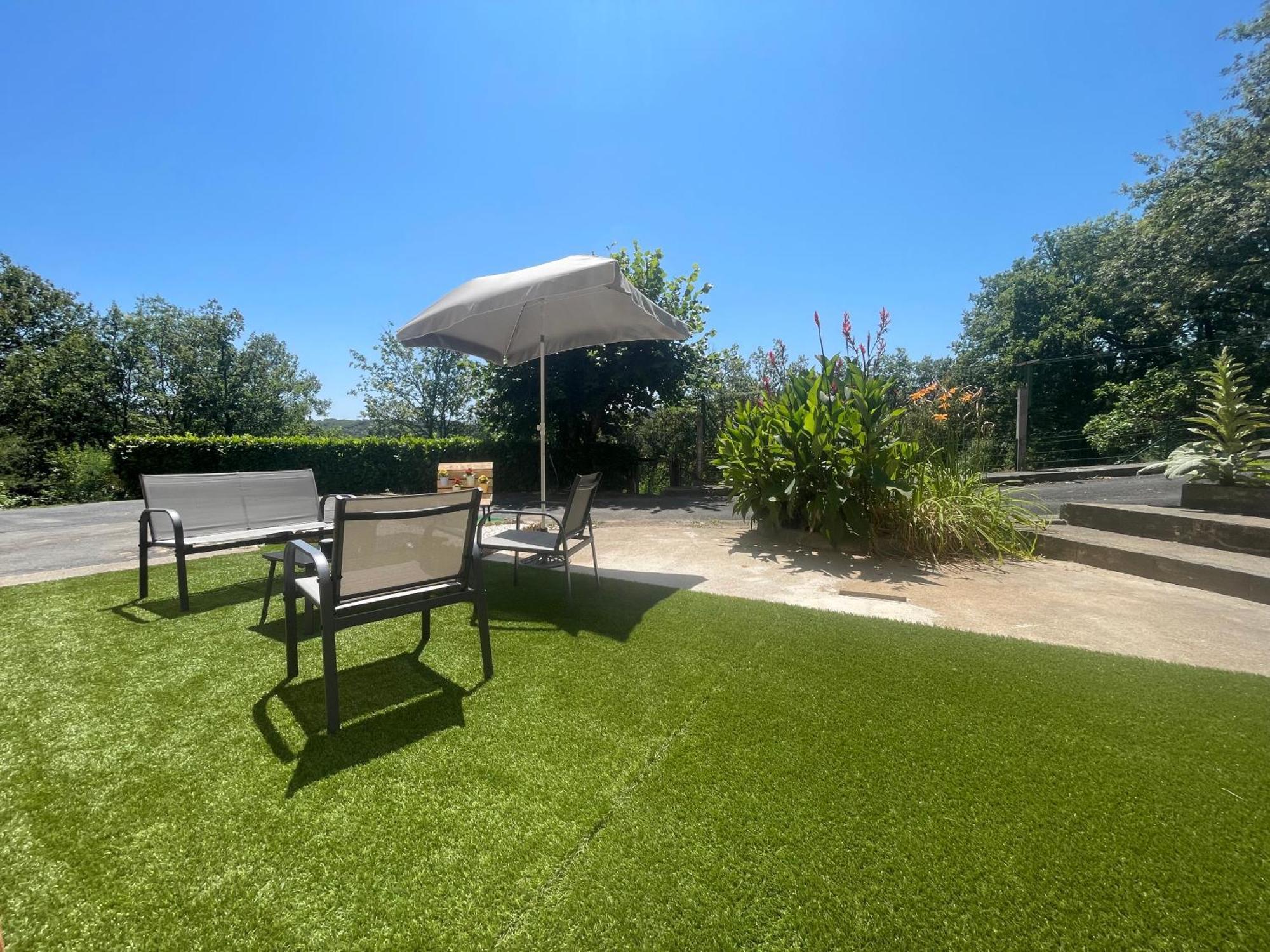 Le Petit Roquet Hotel Saint-Lazare Екстериор снимка