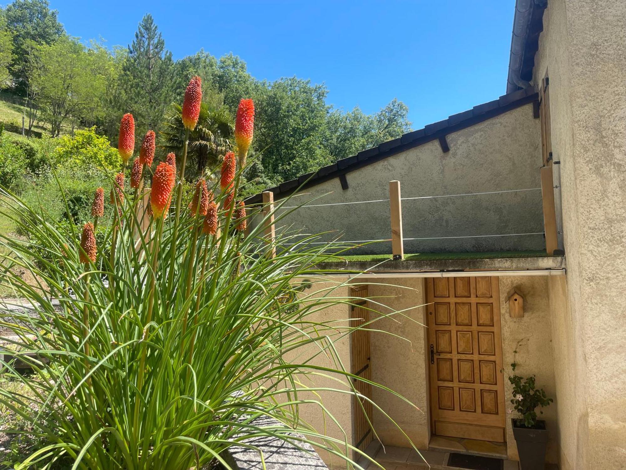 Le Petit Roquet Hotel Saint-Lazare Екстериор снимка
